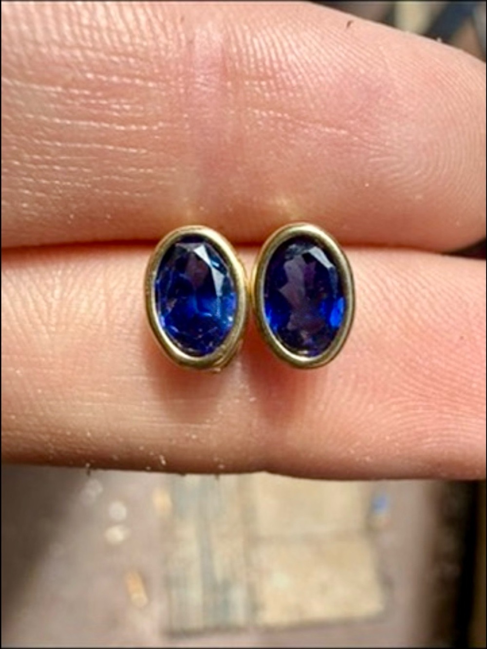 Vintage solid 14k yellow gold genuine tanzanite earrings